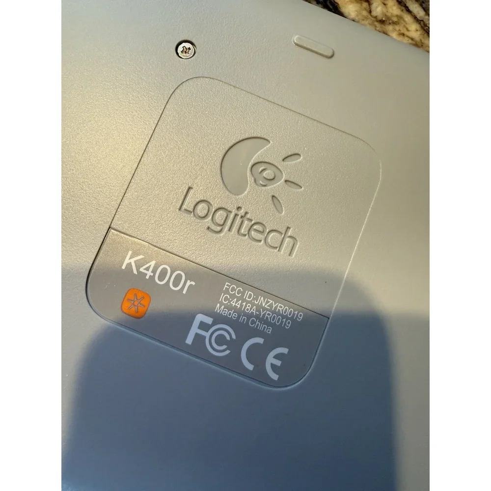 Logitech K400r Wireless Touchpad Keyboard White